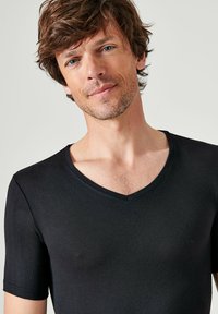 Damart SENSITIVE COL V - Maglietta intima - noir