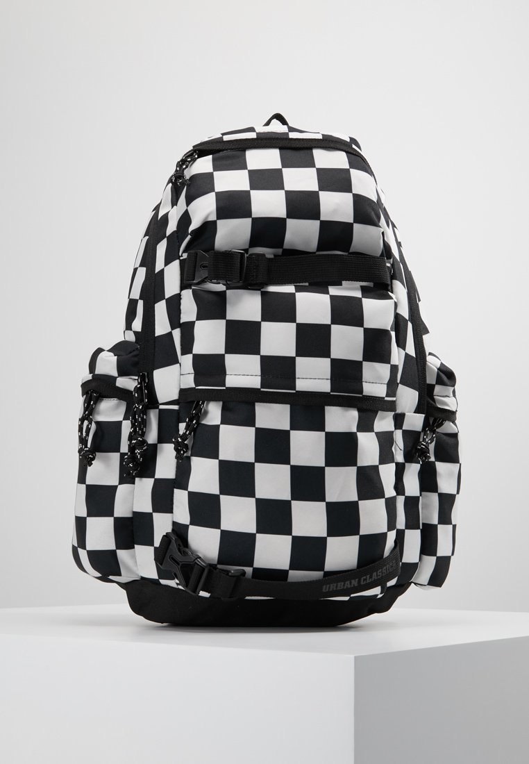 Urban Classics BACKPACK CHECKER BLACK WHITE Tagesrucksack