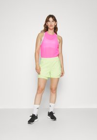 adidas Performance W MIN 2IN1 SHO - Kurze Sporthose - pulse lime
