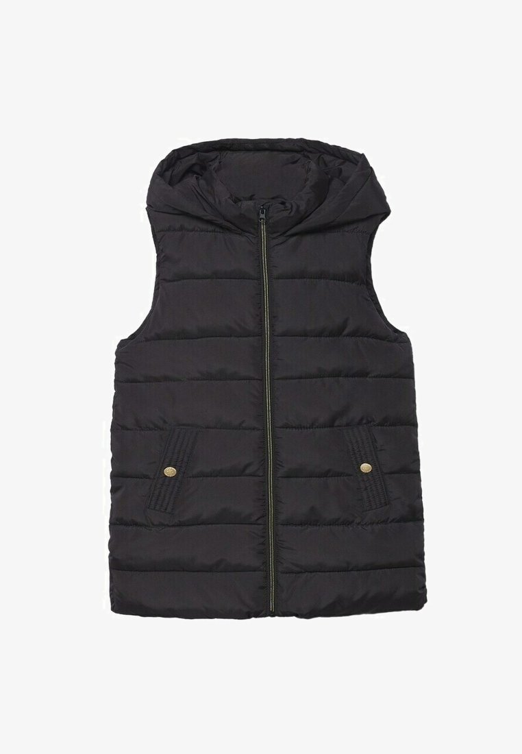 Chaleco negro acolchado con capucha, cremallera frontal y dos bolsillos con botón. Textura acolchada con un ligero brillo, diseñado para mantener el calor.