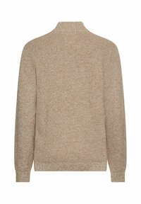 Beige gebreide trui met hoge hals, lange mouwen en een gestructureerd patroon; afgewerkt met ribbelmanchetten en -zoom.