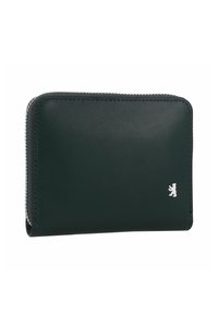 Portefeuille en cuir vert au design élégant, fermeture éclair en métal argenté et petit logo d'ours sur le devant. Texture lisse et forme rectangulaire.