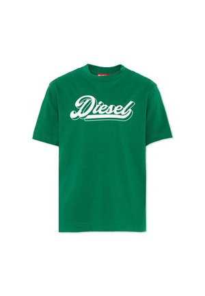 Camiseta verde de manga corta con cuello redondo y logo "Diesel" en cursiva blanca impreso en el pecho.