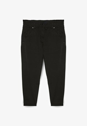 Schwarze Jeans mit geradem Schnitt, zwei Fronttaschen und Knopfverschluss. Der Stoff wirkt glatt mit leichtem Stretch.