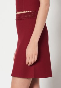 sandro A-linjekjol - dark red