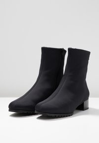 Högl Stiefelette - black