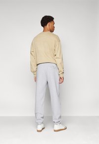 Lacoste Treniņtērpa apakšdaļas - silver chine