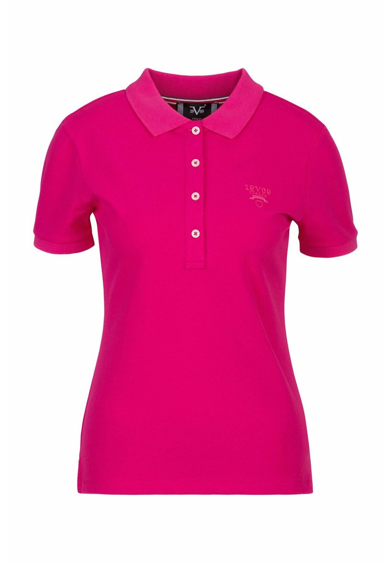 Fuchsia polo shirt met een kraag, drie-knopen sluiting, korte mouwen en geborduurd logo op de borst. Gladde textuur.