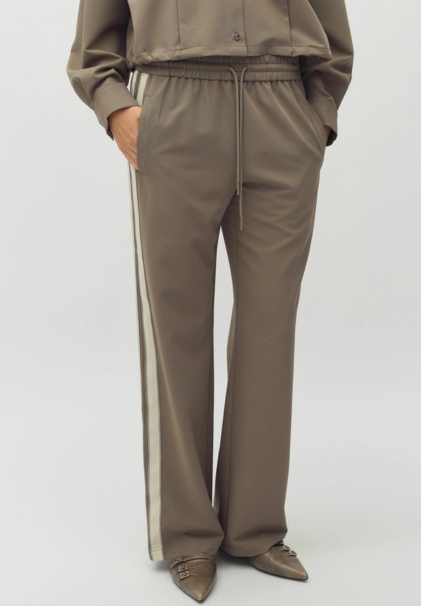 LIVIGNO-M - Jogginghose - brindle sand