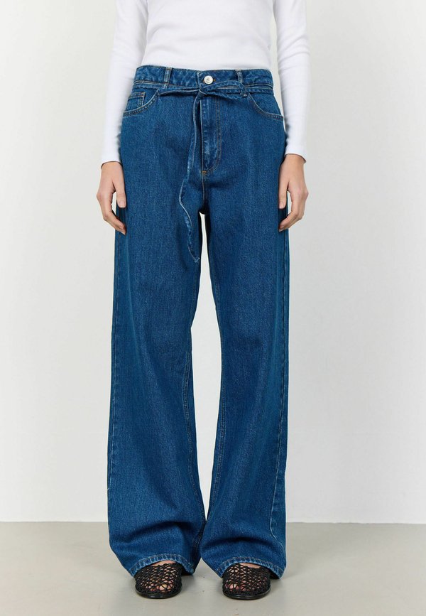 LR-KOSA 1 - Flared Jeans