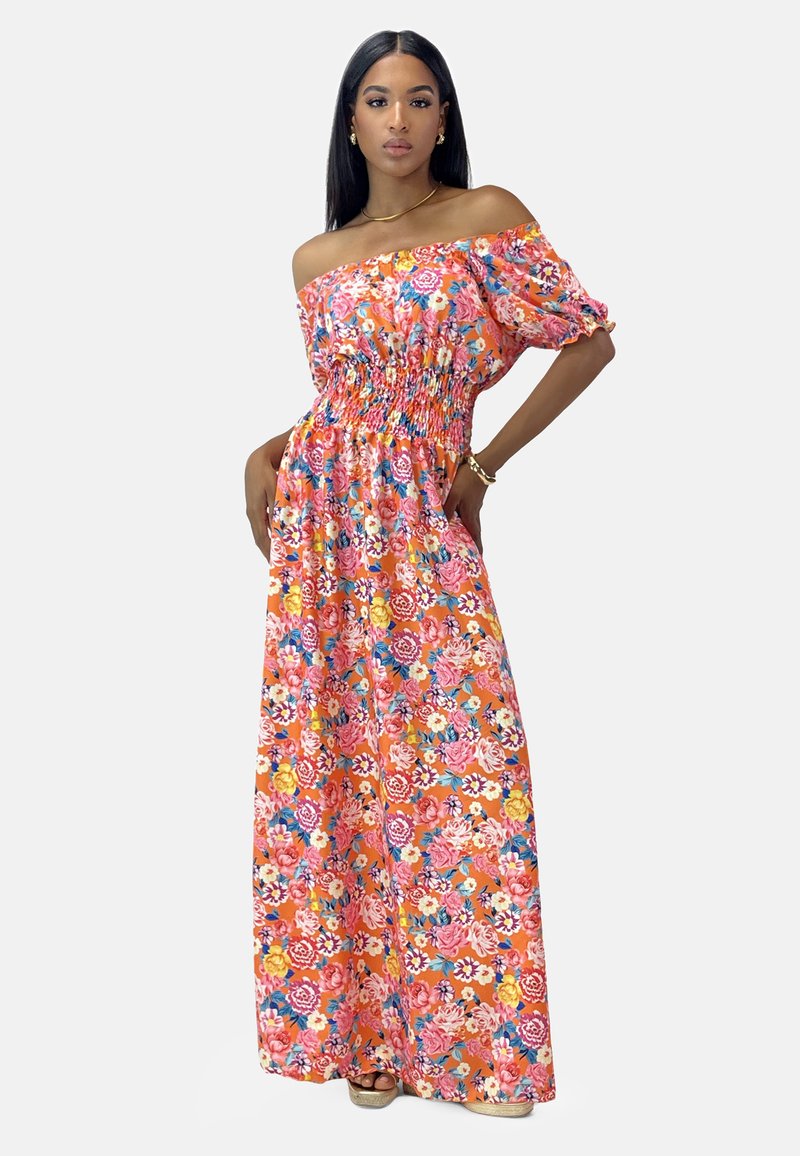 Abito maxi scollato sulle spalle con stampa floreale e corpetto arricciato, caratterizzato da colori vivaci come il rosa, l'arancione e il giallo, e dotato di tasche.