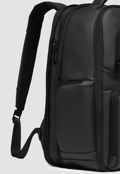 Sac à Dos Piquadro Cuir Noir – Gaufré Croco – Ex-display – Neuf Avec étiquettes