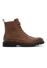 Brązowe skórzane botki na kostkę z tłoczoną powierzchnią, sznurowanym zapięciem i wytrzymałą czarną gumową podeszwą. Wyposażone w pętelkę do łatwego zakładania.