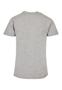 Camiseta de algodón gris, de mangas cortas, con cuello redondo, textura suave, diseño liso, sin patrones ni acentos visibles en la parte trasera.