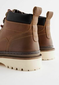 Next CLEATED  - Veterboots - tan brown