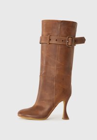 Stivali con i tacchi - noce