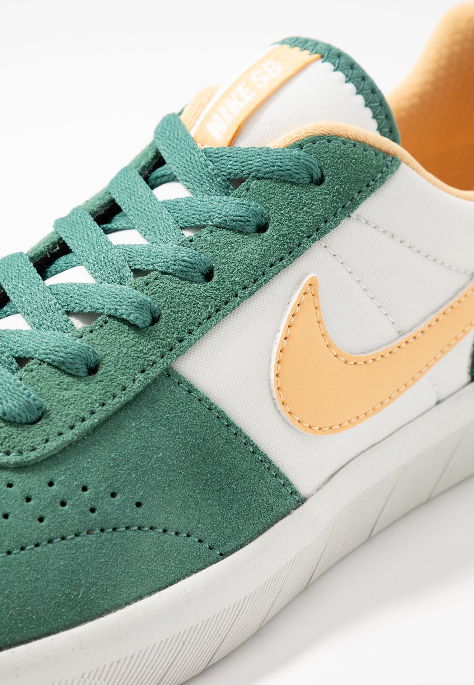 nike sb team classic bicoastal & celestial gold shoes