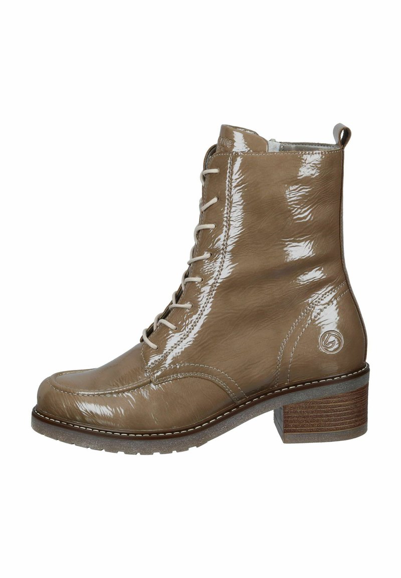 Bottine à lacets en matériau synthétique taupe brillant avec un petit talon carré, des coutures décoratives et un accent logo sur le côté.