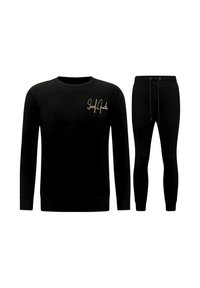 Zwarte set met sweatshirt en joggers, met een gouden logo op de linkerborst. Glad stof, geribbelde manchetten en een elastische tailleband bij de broek.