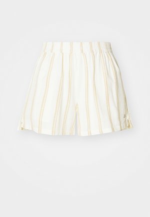 Shorts blancs avec de fines rayures verticales jaunes, taille élastique et fentes sur les côtés. Fabriqués à partir d'un tissu léger et respirant.