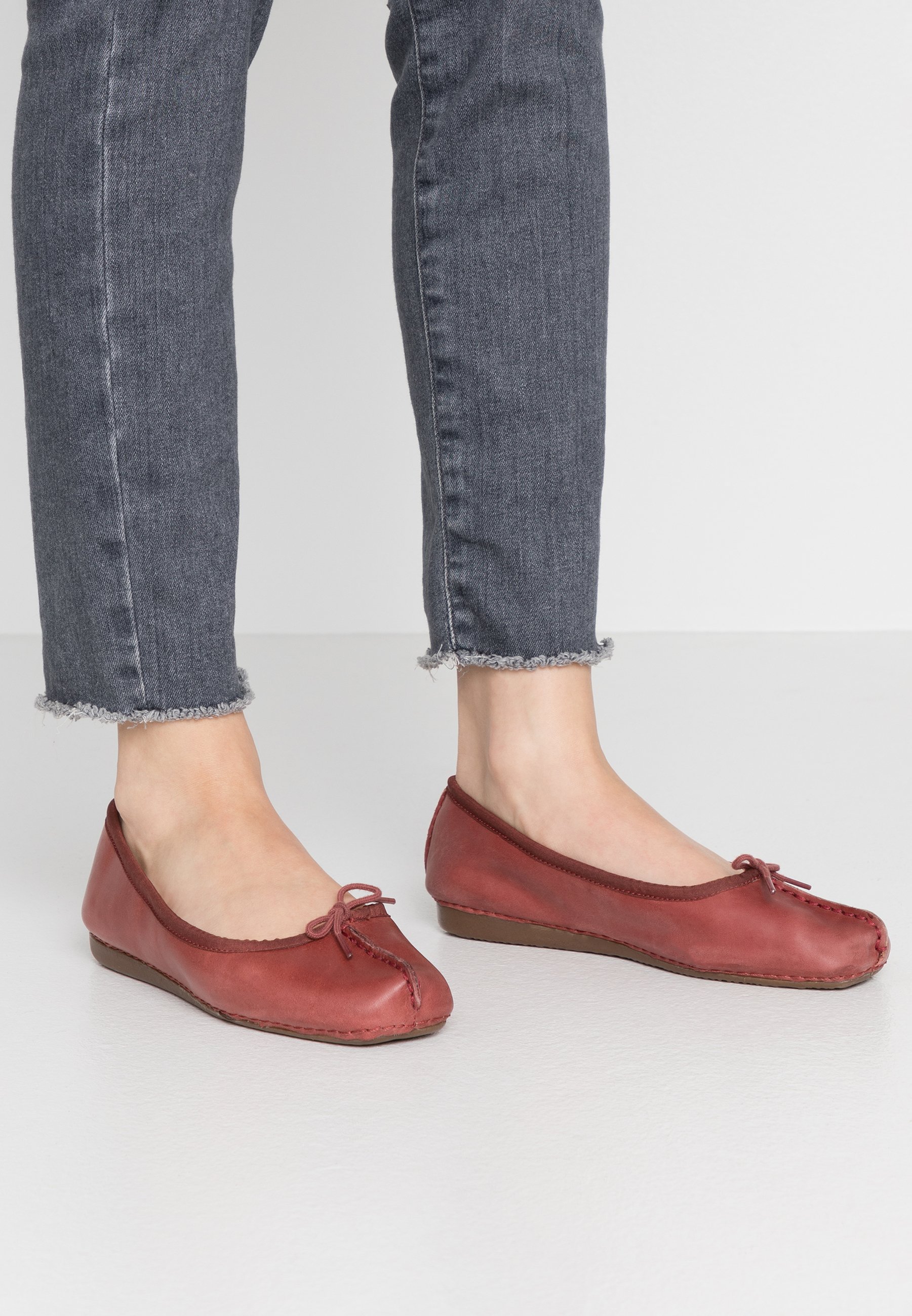 clarks ballerinas freckle