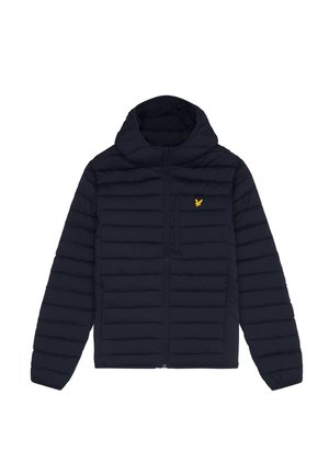 Marineblaue Steppjacke mit Frontreißverschluss, Kapuze und horizontalem Steppmuster. Verfügt über ein kleines gelbes Logo auf der Brust und Seitentaschen.