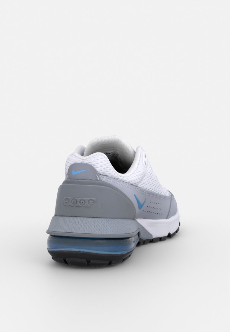 Chaussure de sport blanche et grise avec une tige en filet, un collier rembourré et un amorti d'air visible au niveau du talon. Accents bleus sur les côtés.