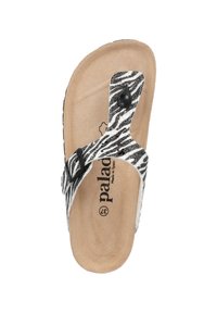 Infradito con stampa zebra in bianco e nero, dotati di una morbida soletta simile alla pelle scamosciata, una cinghia regolabile con un bottone nero e una suola resistente.