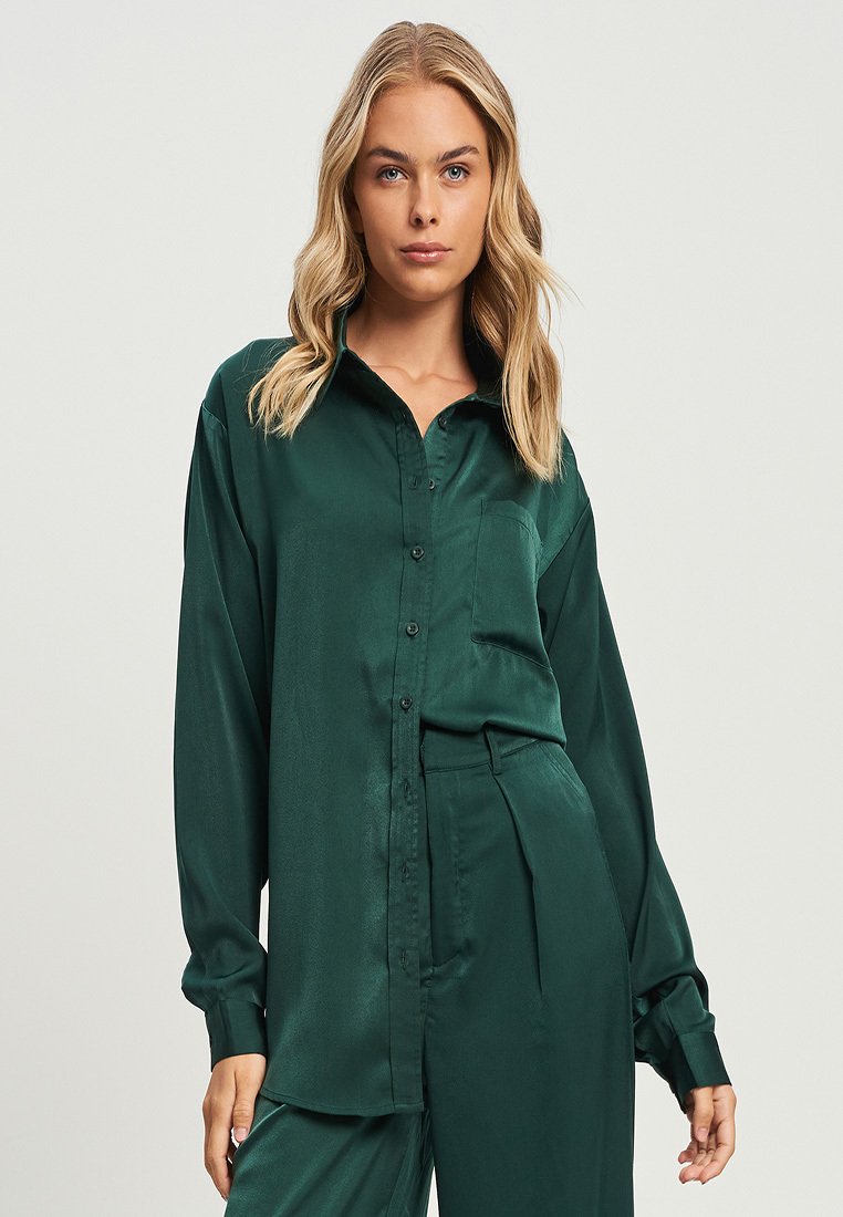 Lollie Floral Button-Down Blouse in Dark Hunter Green Multi