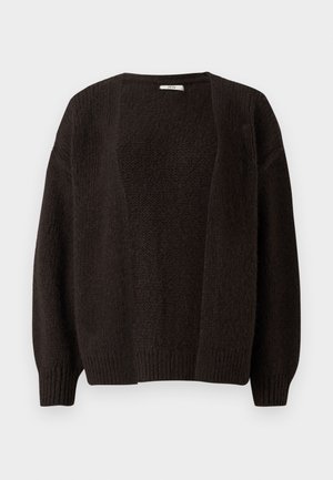 Cardigã tricotado castanho escuro com um corte solto, gola redonda e punhos canelados. Apresenta um padrão texturizado ao longo do corpo e um design de frente aberta.