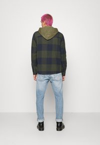 Only & Sons ONSLAIN LIFE CHECK HOODIE - Casaco de verão - peat