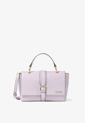 Borsa a mano in pelle color lavanda con dettagli a fibbia dorata, manico superiore, tracolla rimovibile e logo del marchio impresso sulla patta frontale.