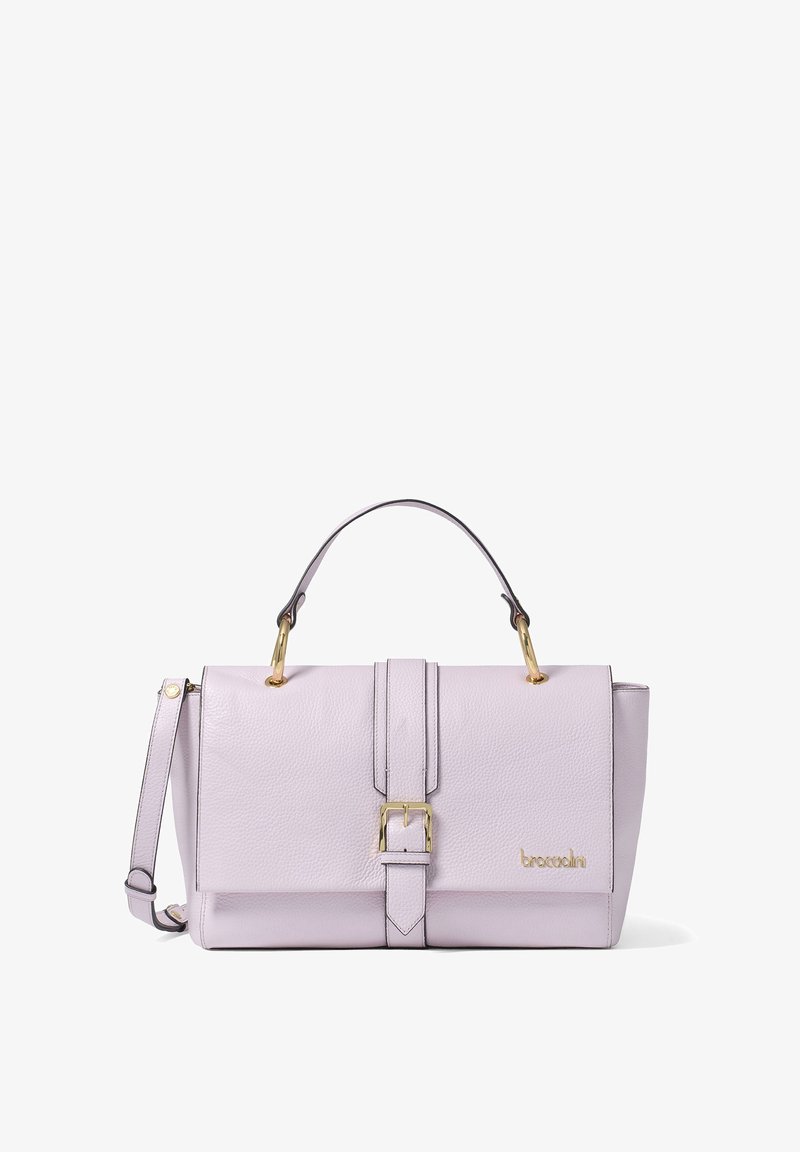 Sac à main en cuir lavande avec boucle dorée, poignée supérieure, bandoulière amovible et logo de la marque embossé sur le rabat avant.