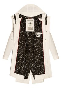Jachetă albă din material impermeabil, cu un interior cu model negru, având accente roșii, glugă și etichete cu logo. Include etichete și buzunare interioare.