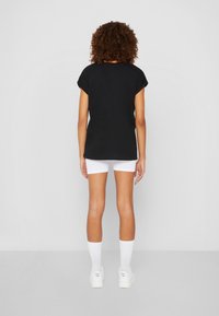 Mister Tee KICKS LOVE - Marškinėliai su spaudiniu - black