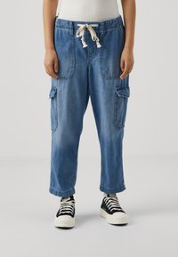 GAP Petite - EASY CARGO - Džíny Relaxed Fit - medium indigo Miniatura obrázku 1