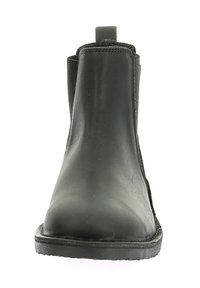 Stivale ankle in pelle nera con pannelli elastici laterali, punta rotonda e piccolo tirante sul retro; superficie liscia e suola in gomma resistente.
