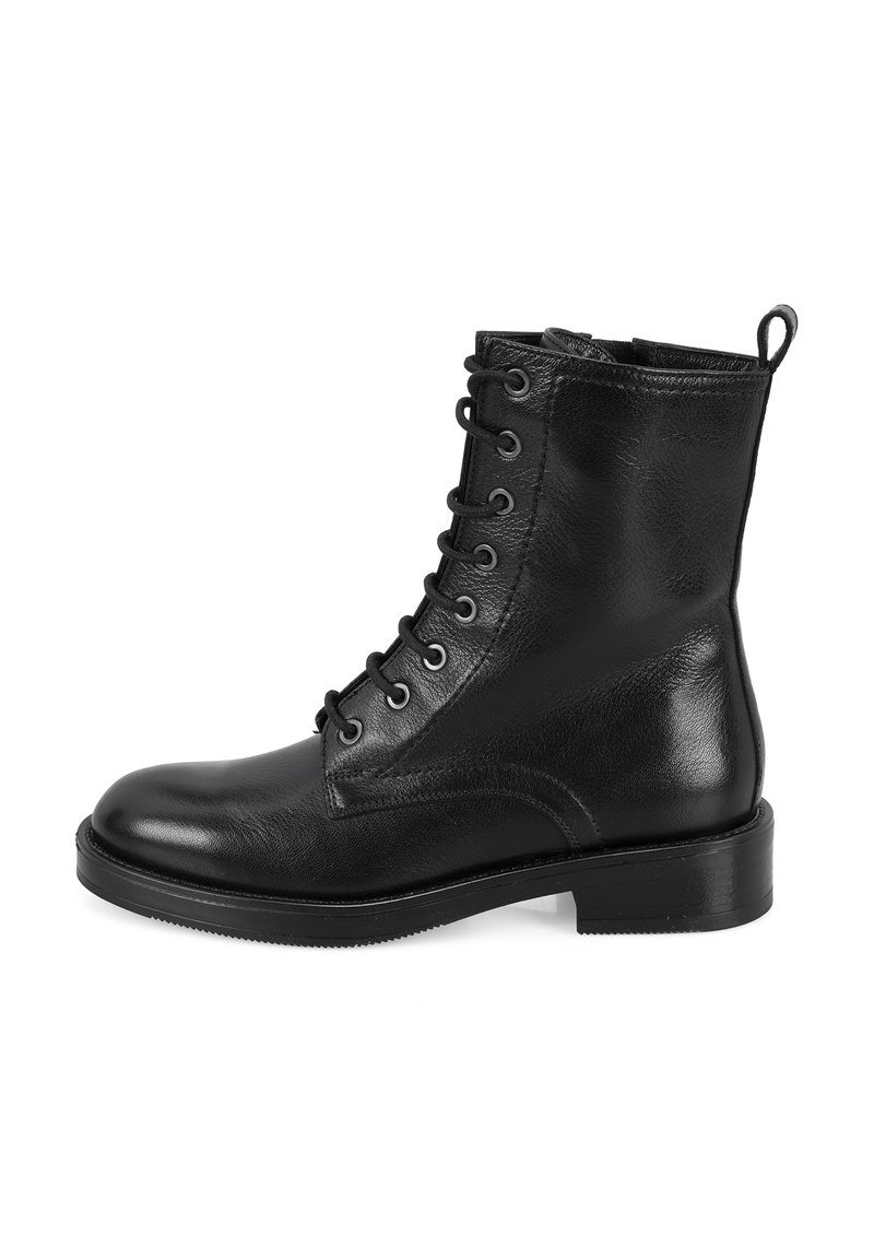 Bottines en cuir noir avec bout rond, laçage à l'avant et détails de couture. Texture lisse et talon bloc bas. Anse pour un accès facile.