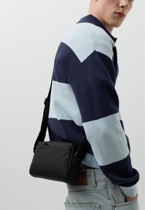 PULL&BEAR Olkalaukku - black