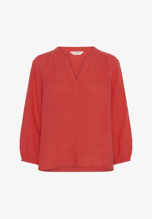 Punane linane pluus V-kaelusega ja küünarnuki pikkusega varrukatega. Esiosas on peened voldid ja elastsed mansetid. Sile tekstuur.