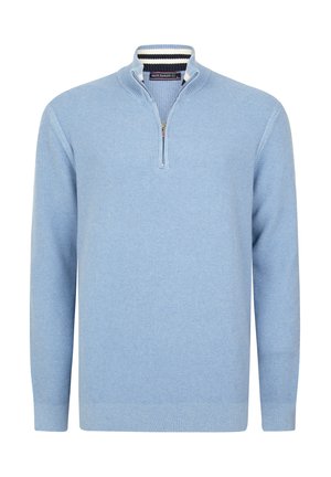 Pull tricoté bleu clair à manches longues avec une fermeture éclair quart de zip et un col côtelé avec des rayures bleu marine et blanches.