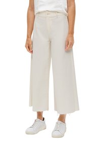 s.Oliver CULOTTE SURI MID RISE WIDE LEG - Flared Jeans - weiß