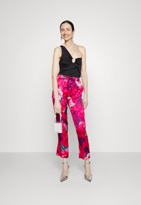 Pinko TORTUOSO TOP TECNO JERSEY LUCIDO CON ANELLA LOVE - Top - nero limousine