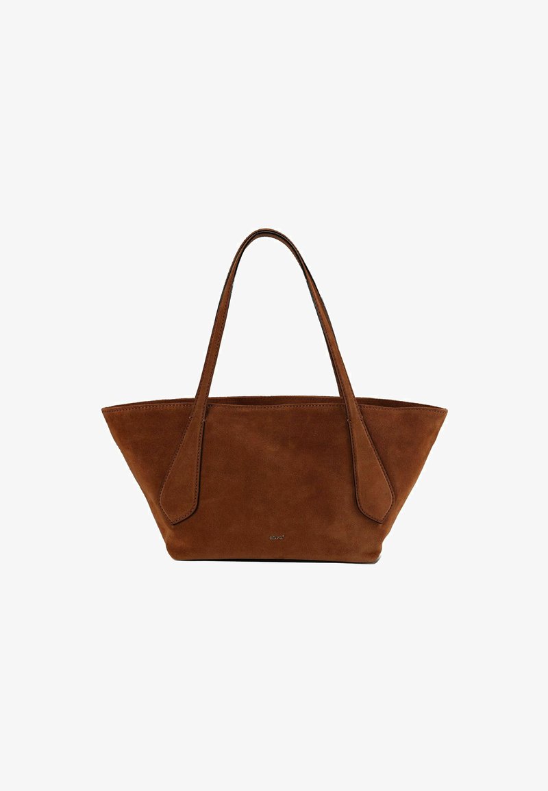 Braune Wildleder-Shopper-Tasche mit länglichen, zulaufenden Seiten und zwei schmalen Griffen. Verfügt über ein minimalistisches Design ohne sichtbare Beschläge.