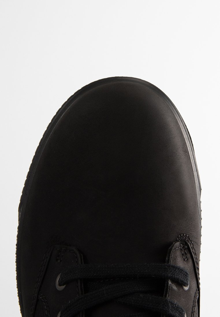 Sneaker high