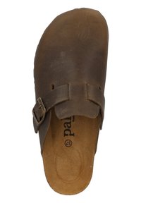 Bruine leren schuifsandalen met een ronde neus, verstelbare gesp, gevormde kurken voetbed en een zachte suède binnenvoering.