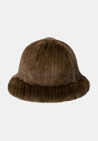Brun bøllehat i imiteret pels med en rund krone og bred, tekstureret skygge. Fremstillet af blødt, plyssede materiale med en glat finish.