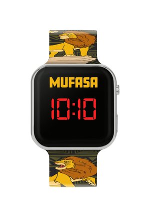 Montre numérique avec un cadran noir, affichage numérique en rouge, boîtier en argent et un bracelet à motif représentant un lion avec le nom "MUFASA."