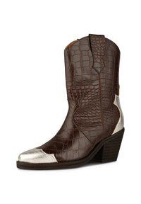 Bruna faux krokodilskinn cowboy stövlar med silver tåskydd och detaljer, hög klack och broderade detaljer på skaftet.