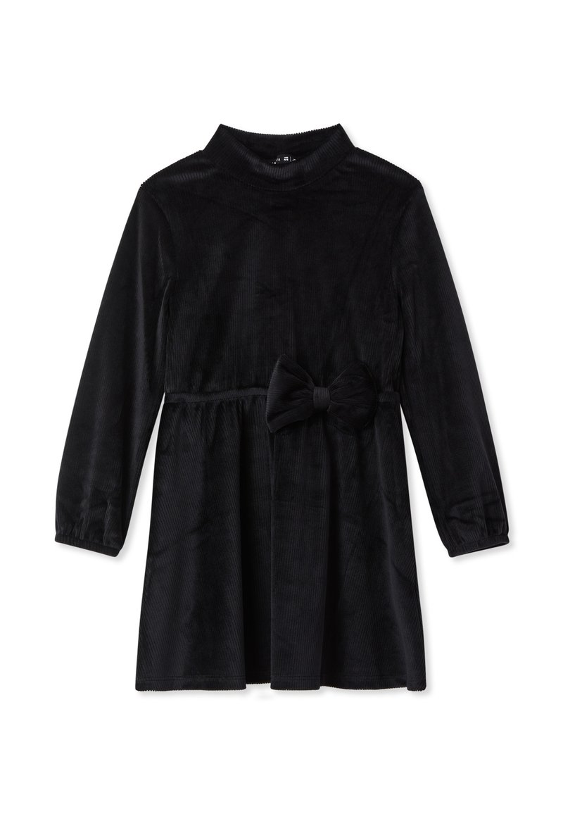 Czarna sukienka z korduroy z długimi rękawami, wysokim dekoltem i marszczonym stanem. Podkreślona dużą kokardą w talii.